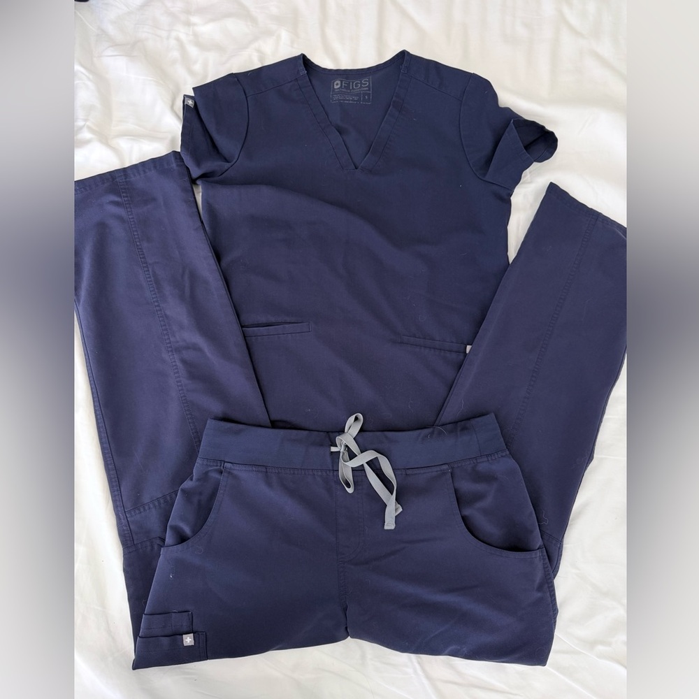 FIGS women’s scrubs Navy Kade cargo medium pants & Casma Three Pocket small Top